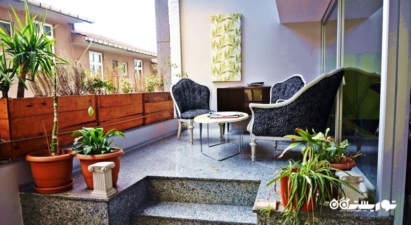 محوطه نشیمن در فضای باز